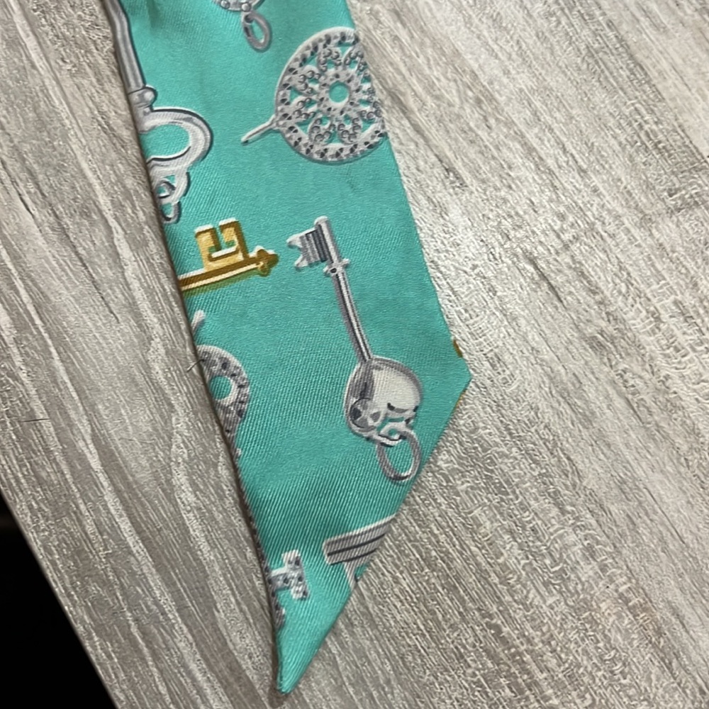 Tiffany Scarf - Picture 6 of 7